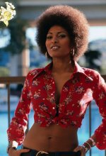 Pam Grier thegx.jpg